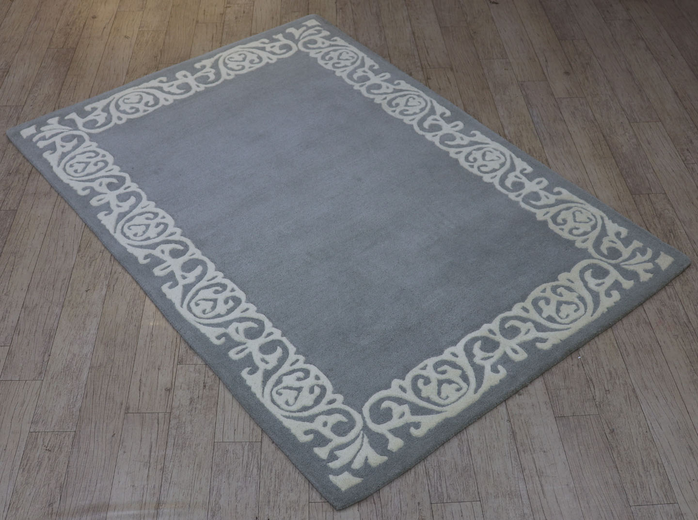 Hand tufted carpet